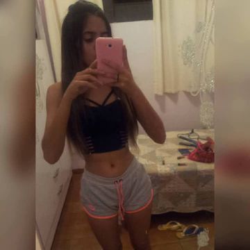 Tímida e carinhosa