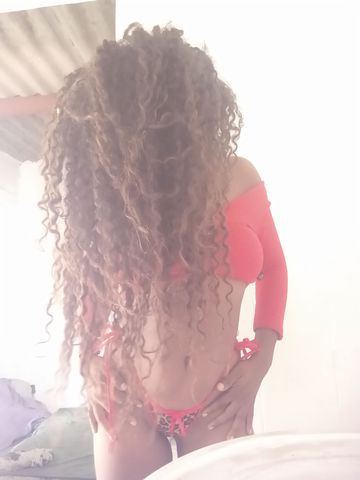 Sou bombom carinhosa cheirosa experiência nesse ramo simpática você não vai se arrepender 