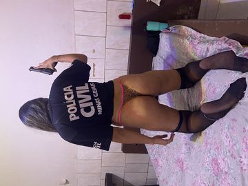  bem vindos venha conhecer o meu mundo , fico com homens tenho brinquedinhos , fico com mulheres também tenho o melhor boquete do mundo boquinha quentinha .