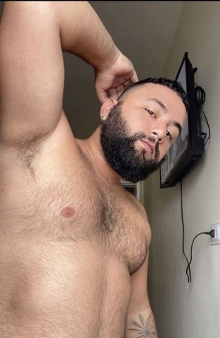 MACHO BARBUDO  PELUDO DOTADO COM LOCAL.  CURTA TEMPORADA. 
TAMBÉM FAÇO MASSAGEM ERÓTICA COM FINALIZAÇÃO 