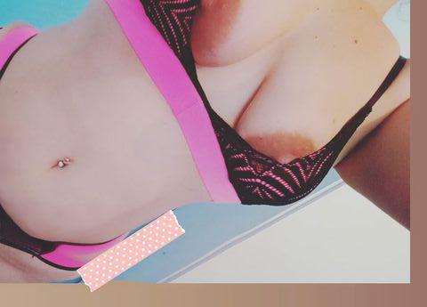 Morena gostosa pronta para lhe satisfazer 