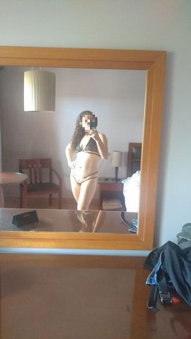 Atendo a domicílio,hotéis e  moteis.Garota carinhosa,Gosta de ser tratada com romantismo.
Exclusiva para apenas encontros especiais e românticos.
Trabalho com massagens (relaxante e erótica)
Acompanho (clubes, praias e bares)