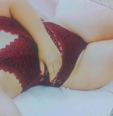 Na cidade temporariamente, buscando um bom motivo para ficar. Estou fazendo atendimentos como massagens relaxantes, tailandesa e nuru, todas com finalizações (oral e vaginal), não faço anal. Estilo namoradinha, gosto de dar e de sentir prazer, nada de mecânico, conheça sem compromisso, usem e abusem! Estou te esperando